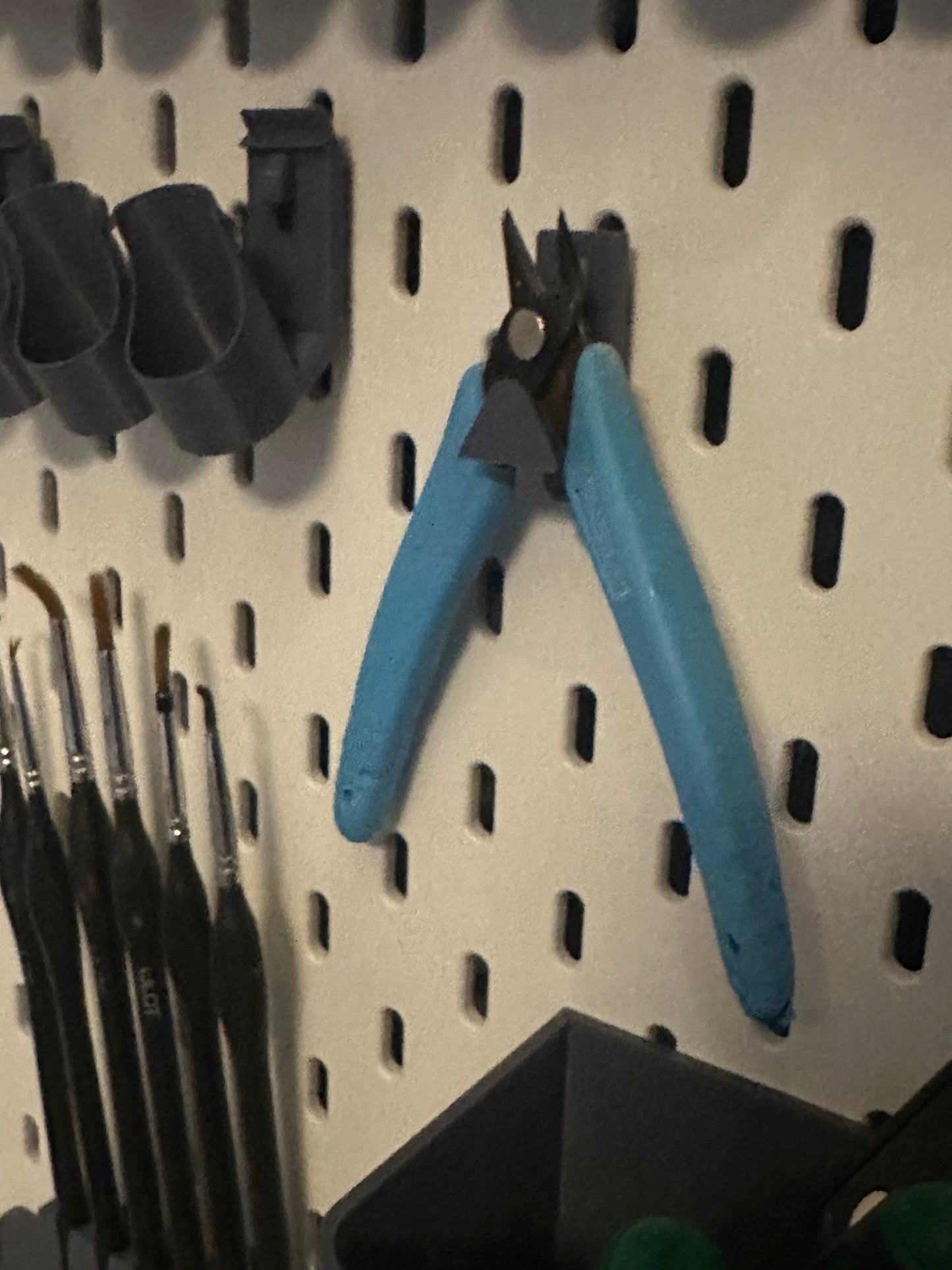Accessory Starter Bundle for Modular Pegboard Paint Station – UK Delivery Included