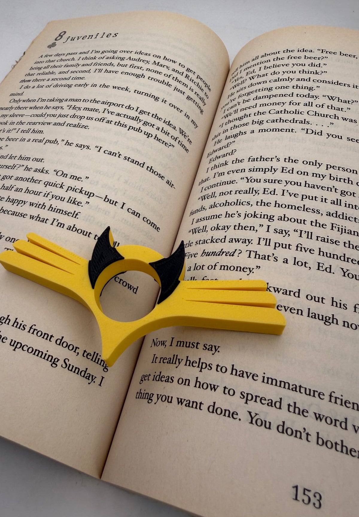 Masked Hero Page Holder No. 6 – yellow and black thumb book holder – photo 2