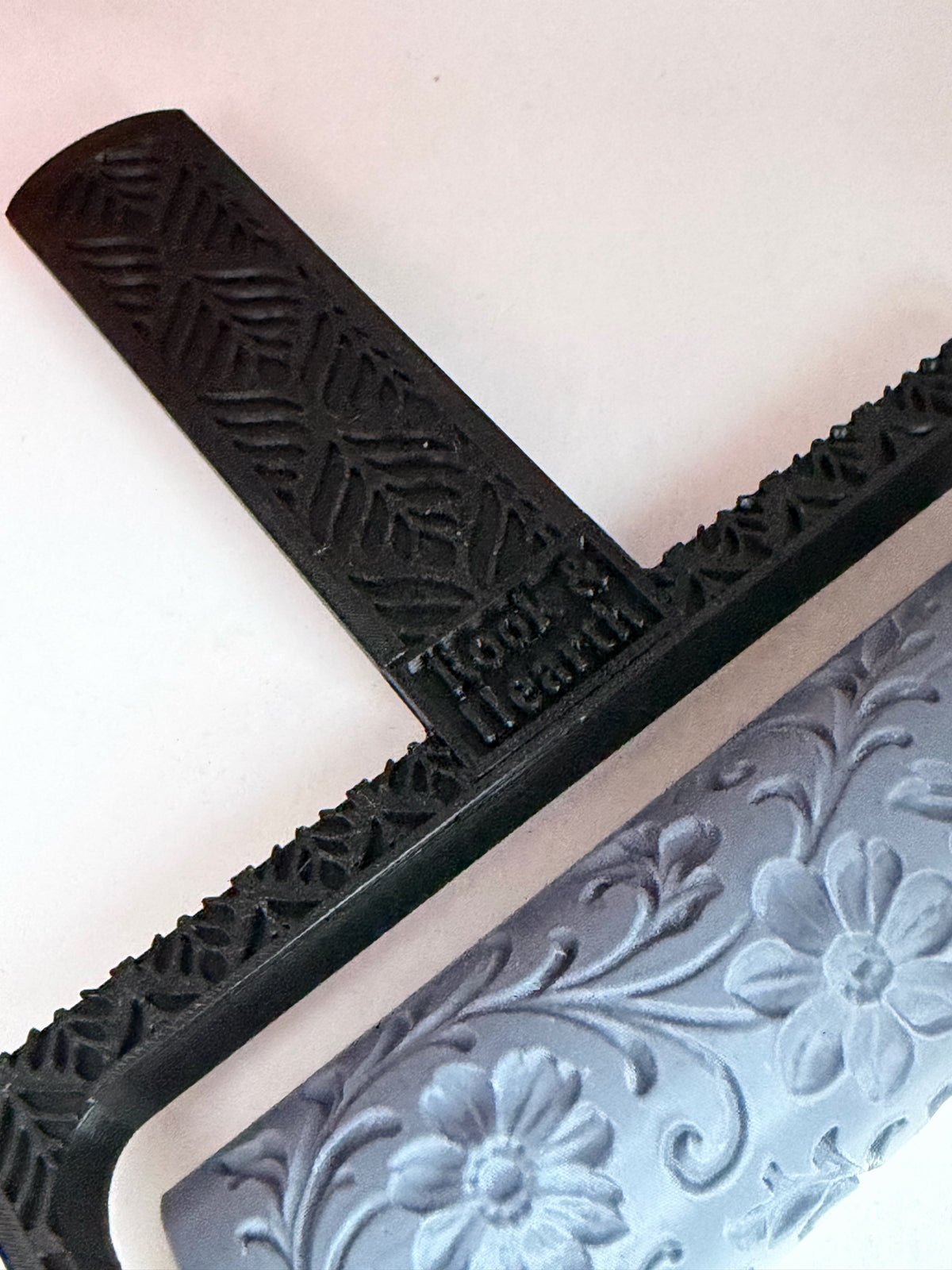 Rook & Hearth texture roller handle, newer design, fitted with a texture roller