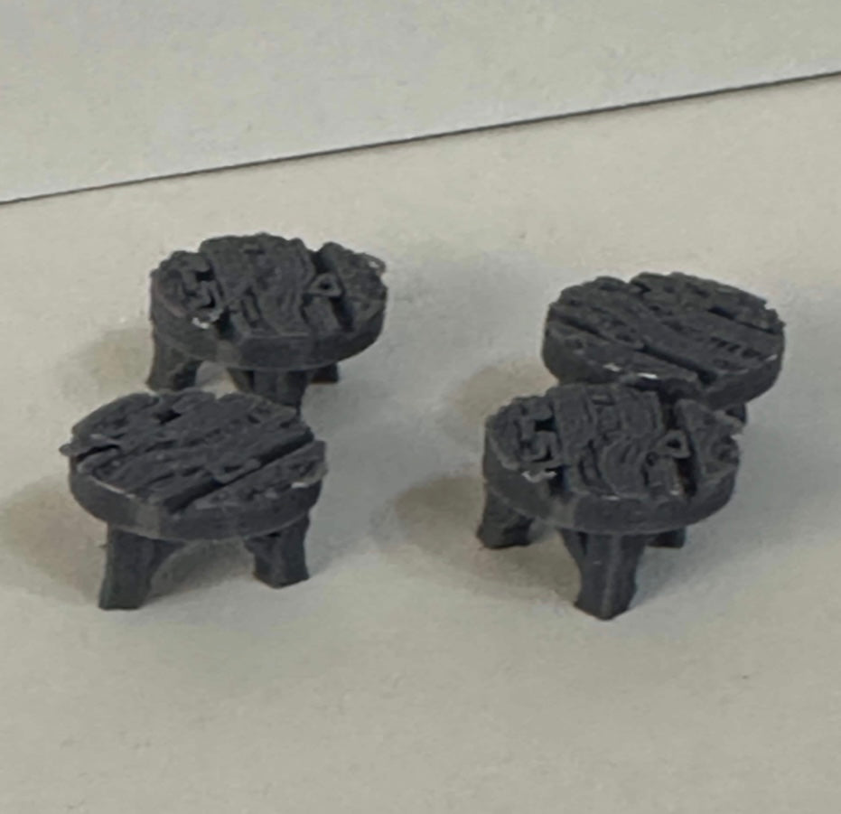 Miniature Tavern Table with 4 Stools – 28–32mm Scale - UK delivery included.