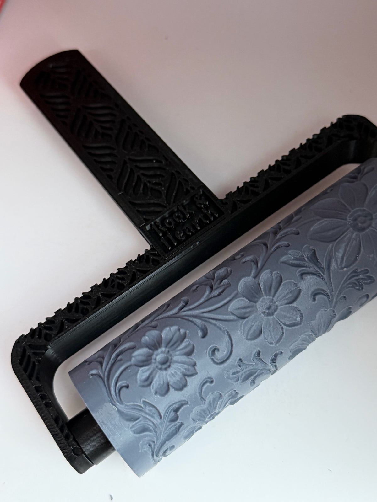 Rook & Hearth texture roller handle, newer design, fitted with a texture roller
