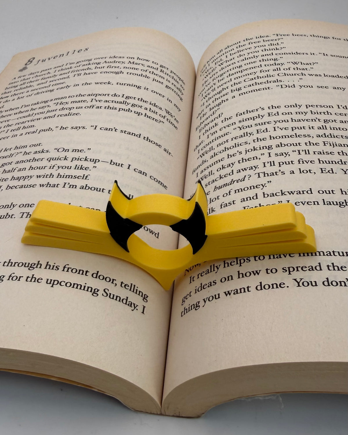Masked Hero Page Holder No. 6 – yellow and black thumb book holder – photo 4
