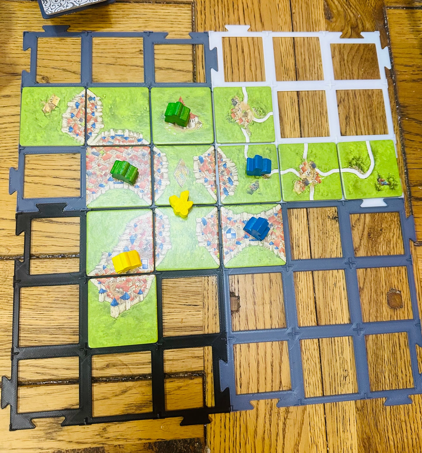 Carcassonne Tile Grid Set x20 with Tile Tower Dispenser & Grid Holder