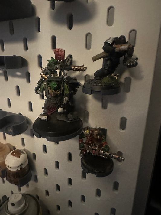 Skadis Miniature Display Base Holders with Peg – Base Size Options, Pack of 10 – UK Delivery Included