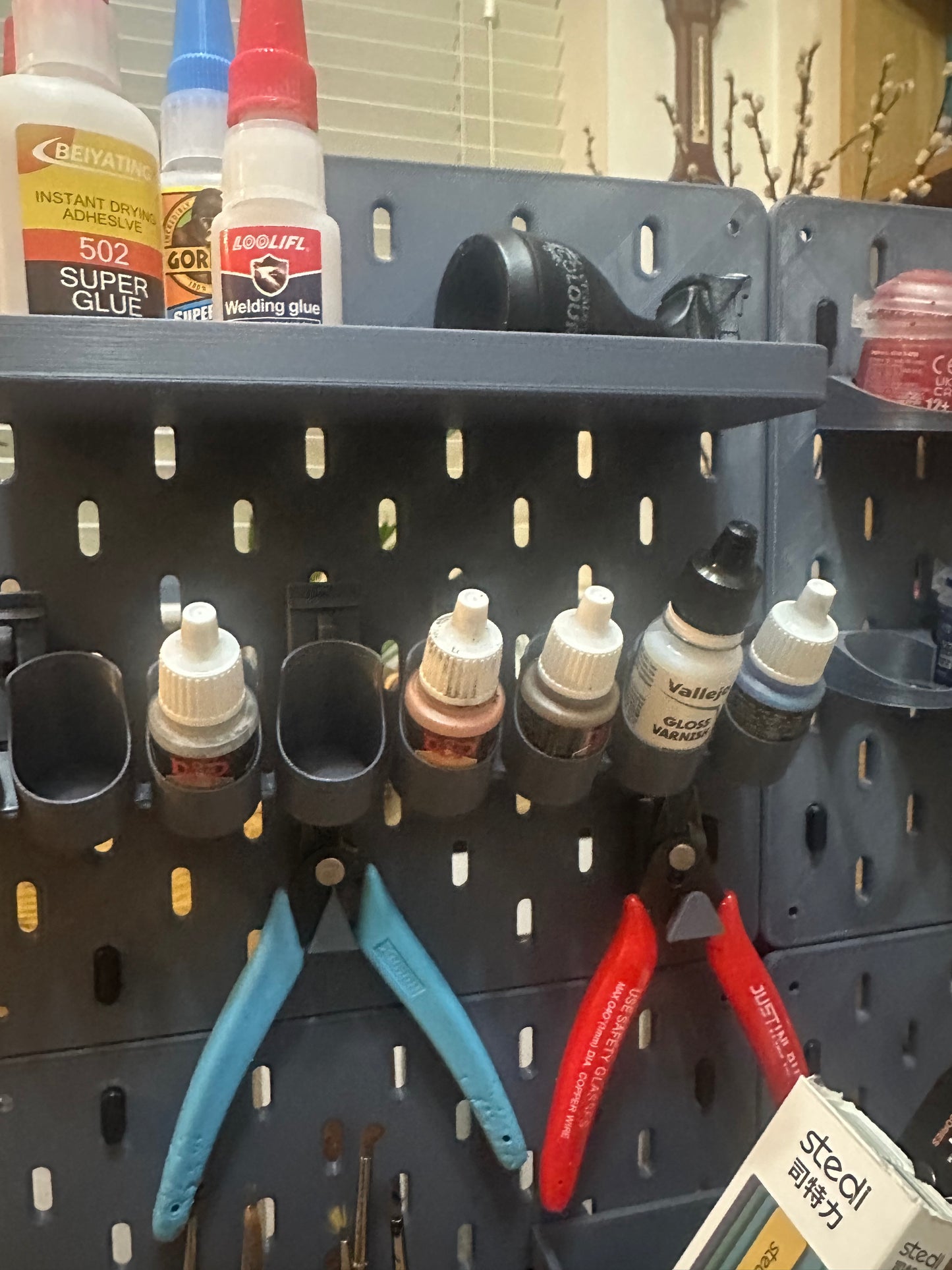 Accessory Starter Bundle for Modular Pegboard Paint Station – UK Delivery Included