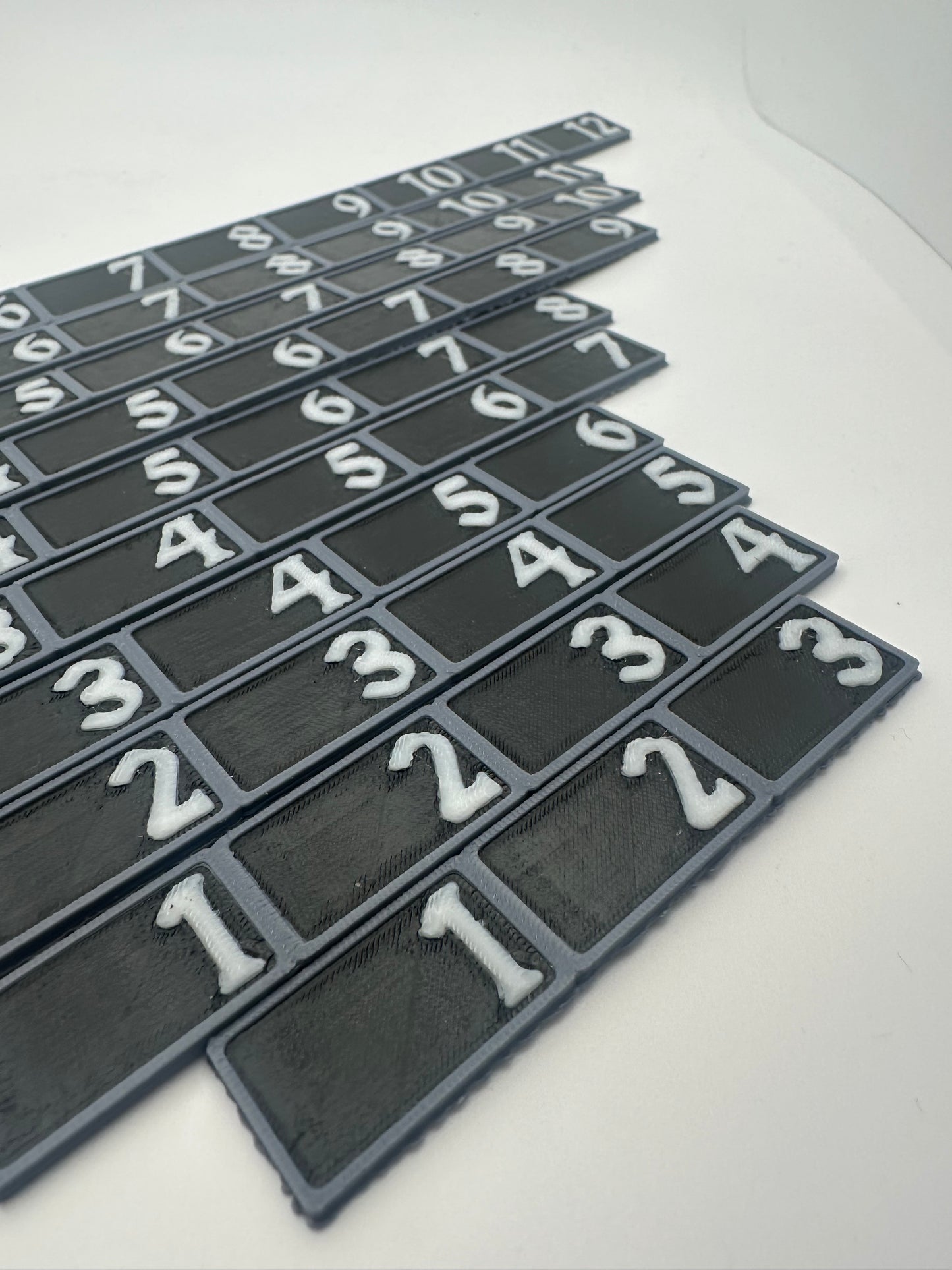 Modular Tabletop Measuring Rulers – Numbered Range Sticks for Wargaming & Hobby Tables (UK delivery included)