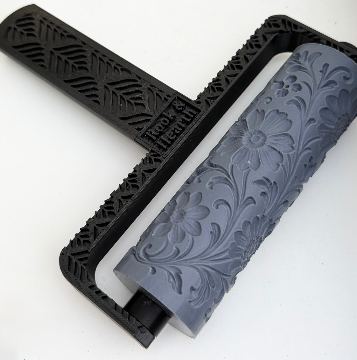 Rook & Hearth texture roller handle fitted with a roller, angled view