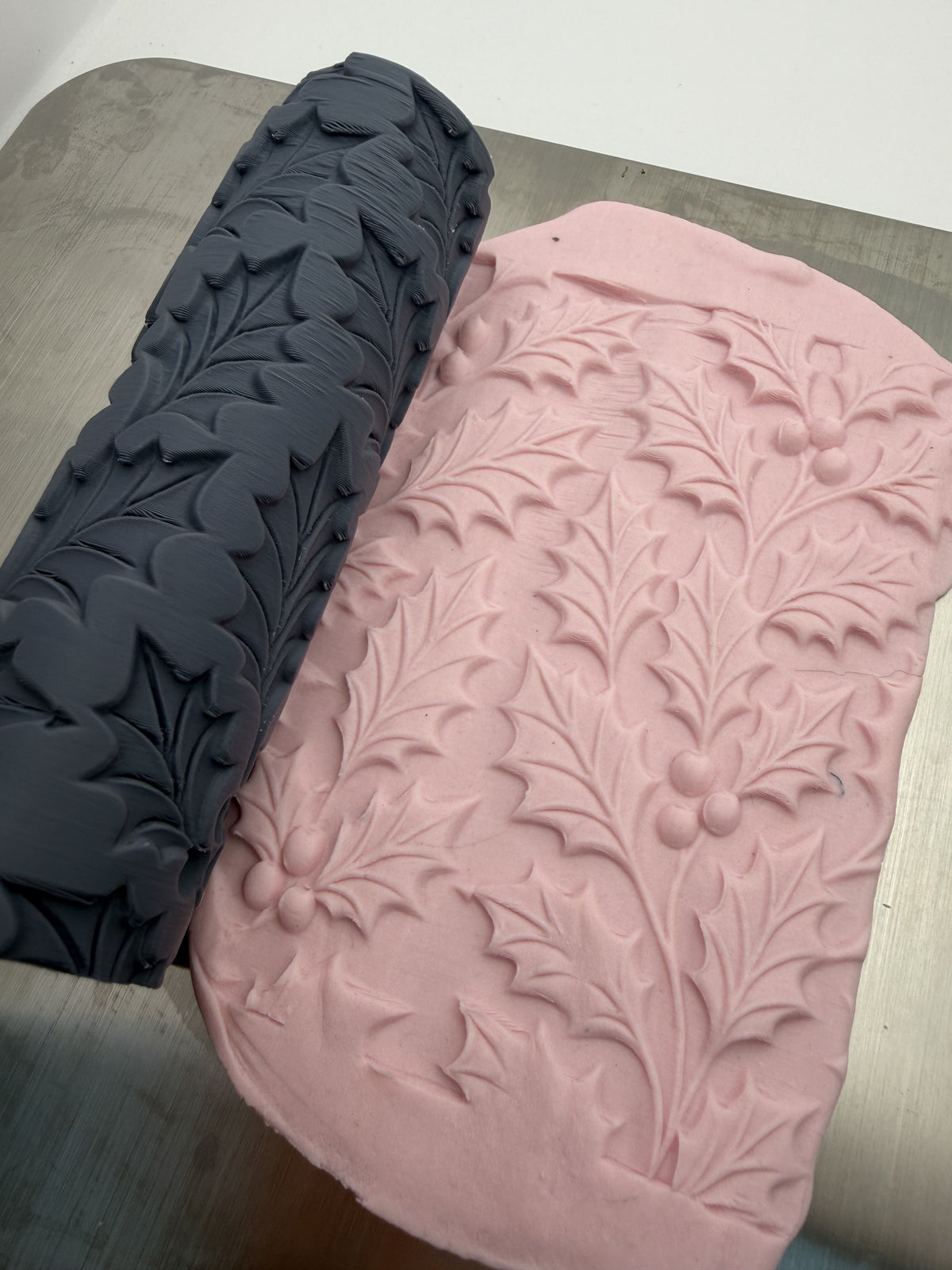 Holly Emboss Texture Roller No. 19