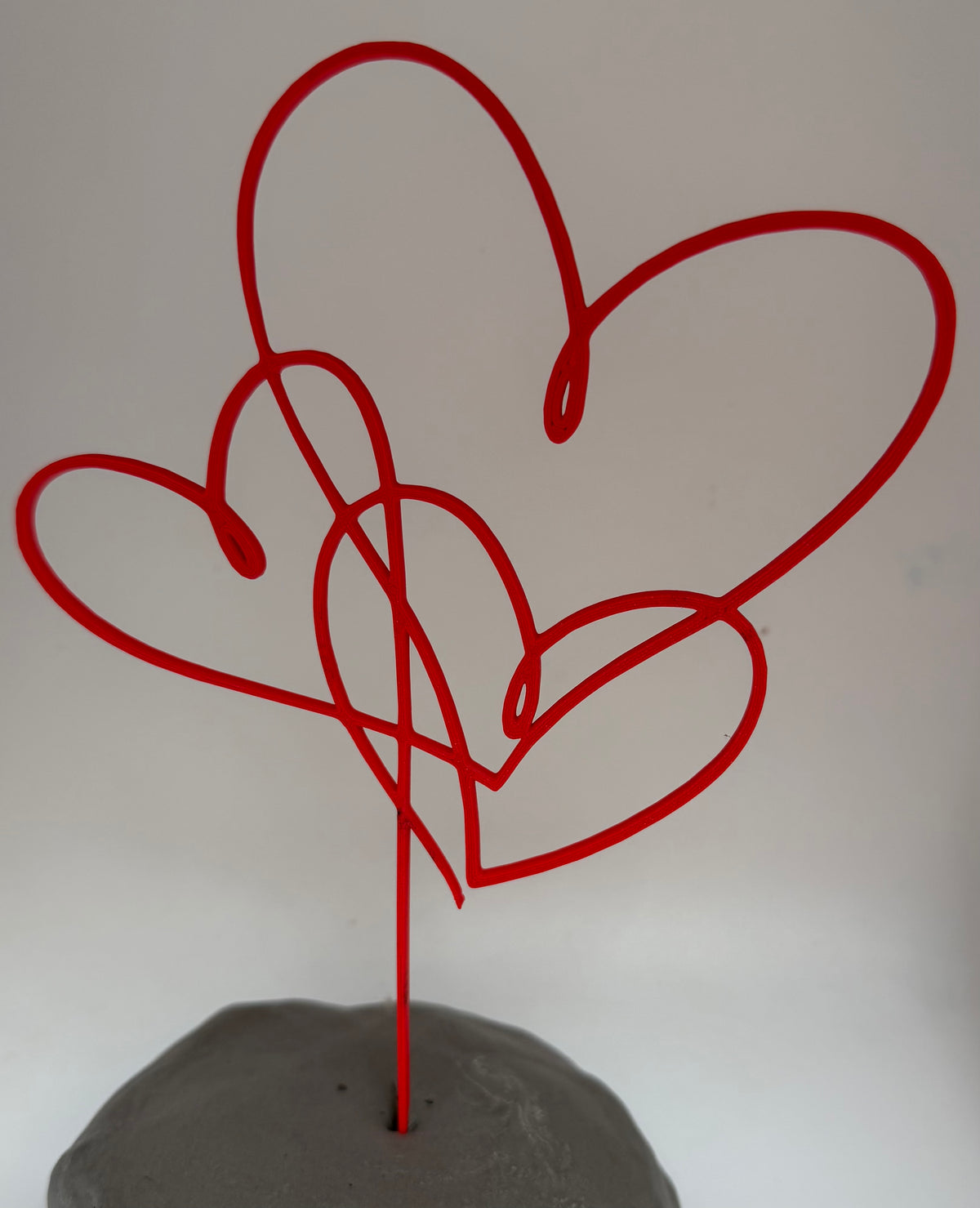 Red intertwined hearts cake topper detail