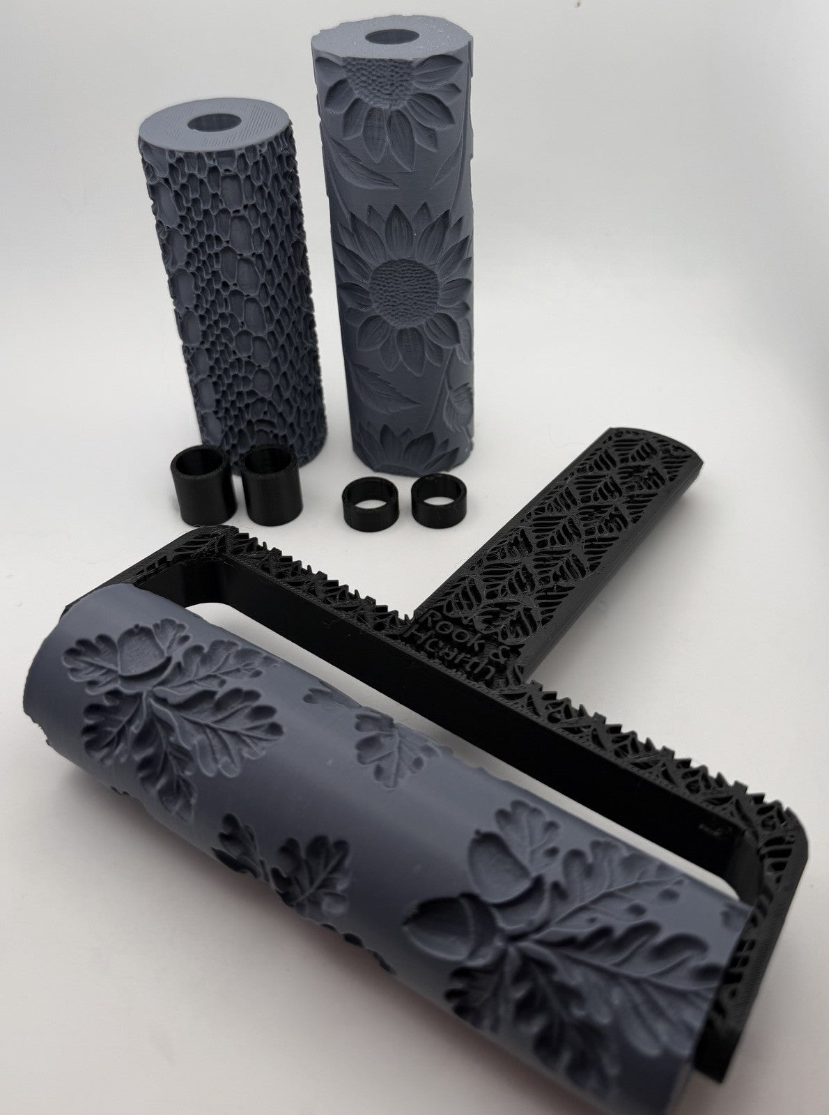 All black texture roller handle with rollers and adaptor rings for 100mm and 120mm rollers